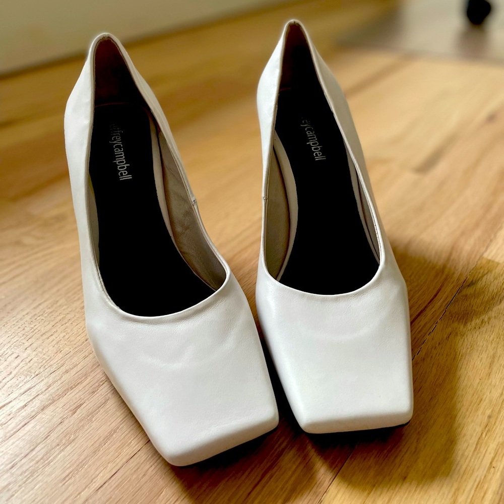 Jeffrey Campbell white funky pump